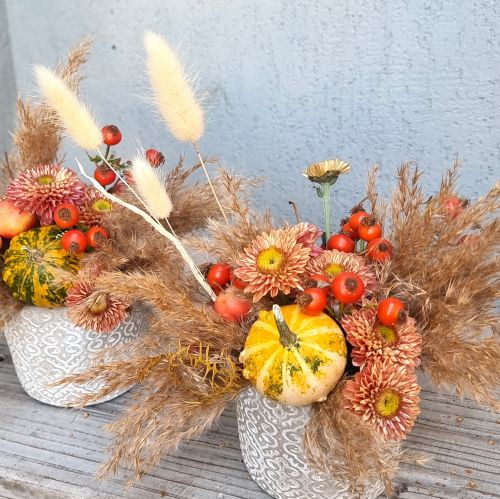 Mini arrangement with chrysanthemums and pampas grass