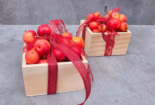 Кутийка с декоративни ябълки